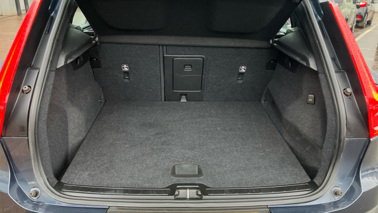 Volvo Xc40 1.5 T3 [163] Momentum 5dr Petrol Estate